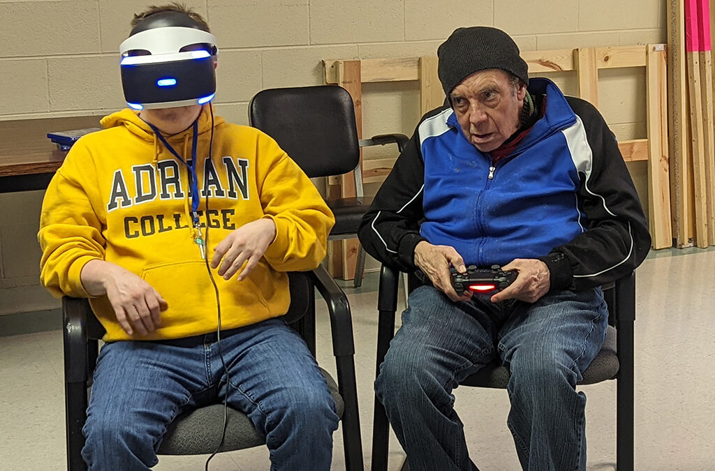 St. Louis Center residents using virtual reality